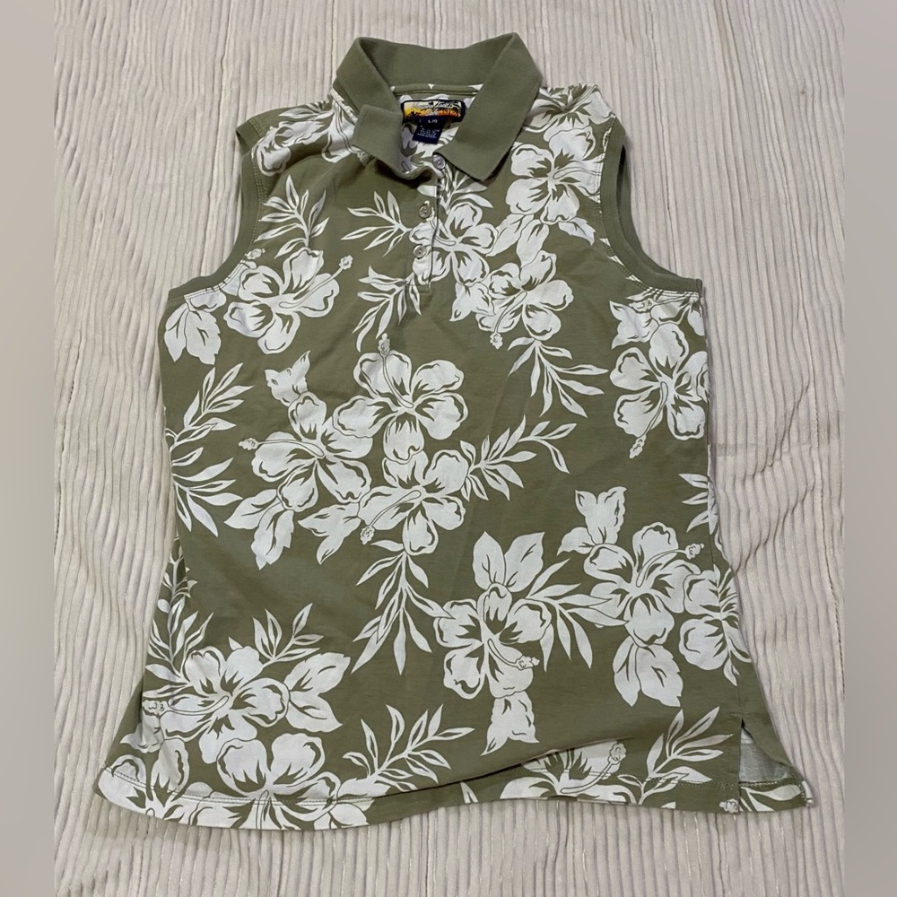 Havana jacks cafe, green and white Hawaiian print tanks, buttons are functional